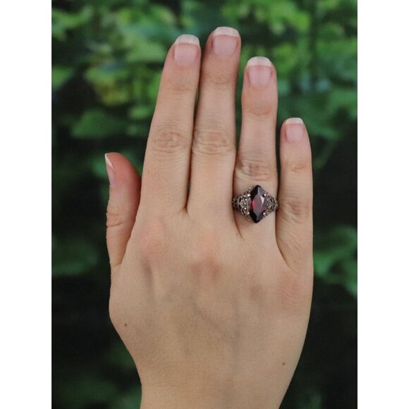 Sterling Silver Red Cubic Zirconia and Marcasite Ring Size 6 3/4 - Picture 2 of 9